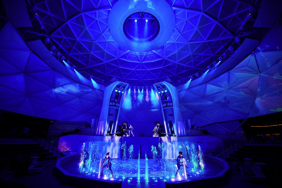 RCI Icon of the Seas Aqua Theater - R.Jordan 2.jpg.jpg